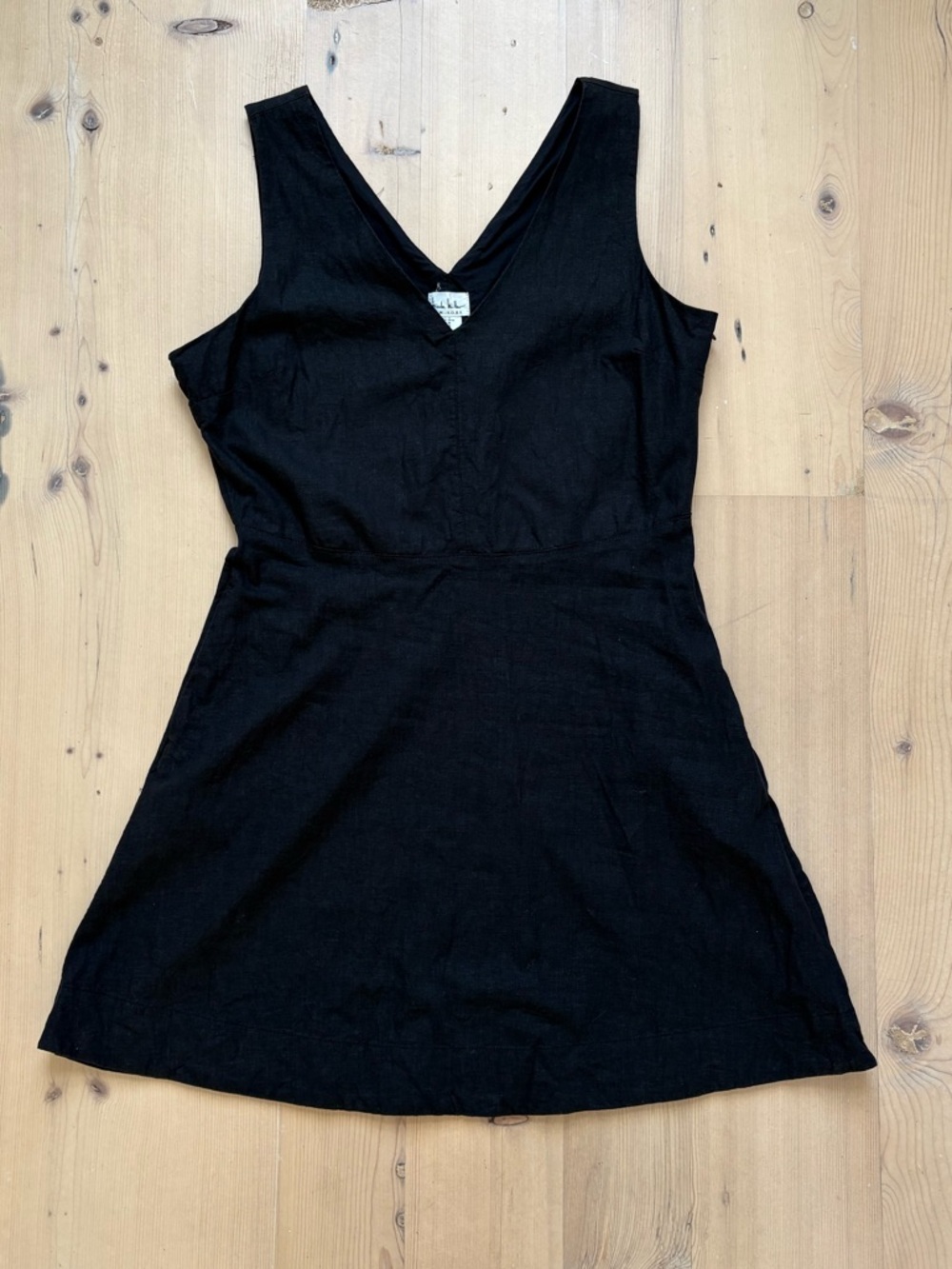 Classic Linen Black V-Neck Knee Length Sleeveless Dress - M